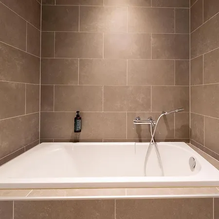 度假居 Forest Mansion Retreat Antoing