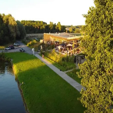 Forest Mansion Retreat Feriehus