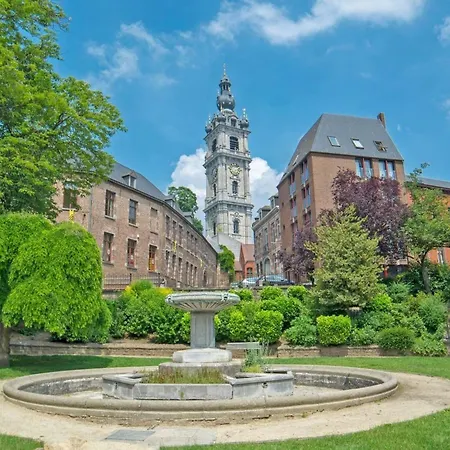 Forest Mansion Retreat *