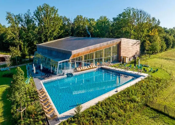 Forest Mansion Retreat *