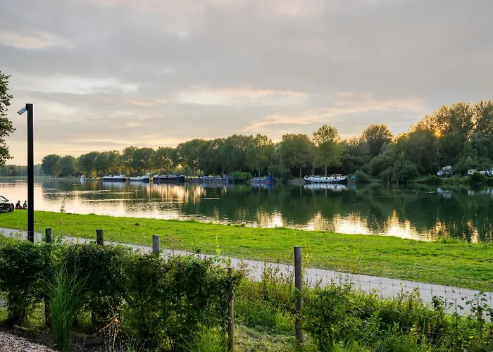 Forest Mansion Retreat Hébergement de vacances *